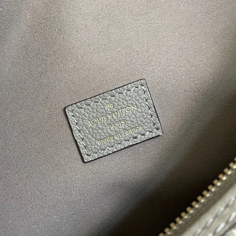All categories Official website "Brand Women's Bags" Women's Bags 💙 LV 2025 new LV armpit bag