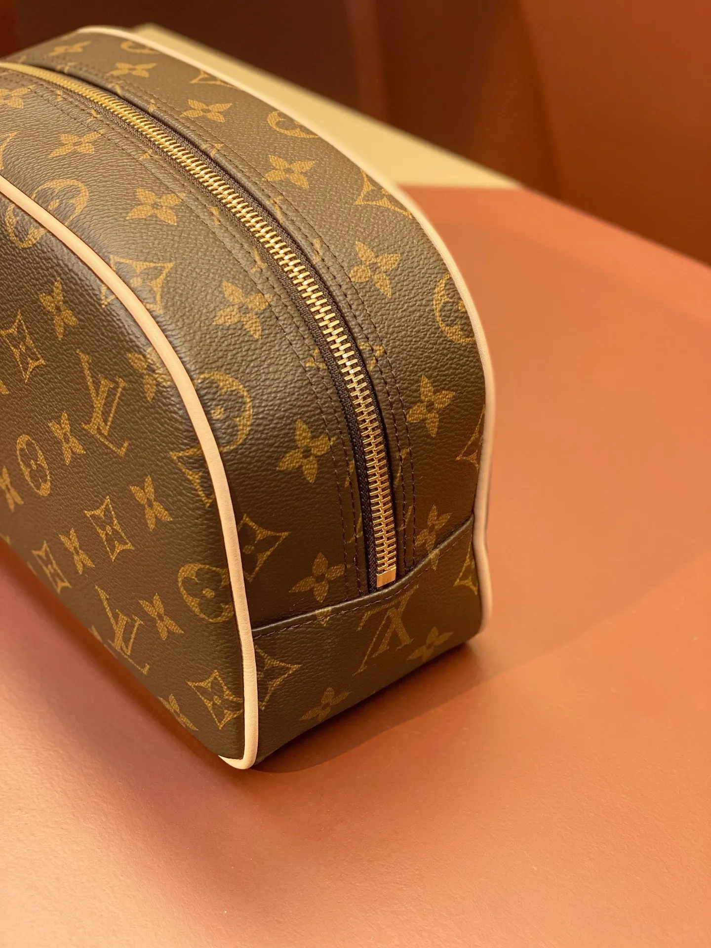 All categories Official website "Brand Women's Bags" Women's Bags 💙 LV 2025 new LV toiletry bag