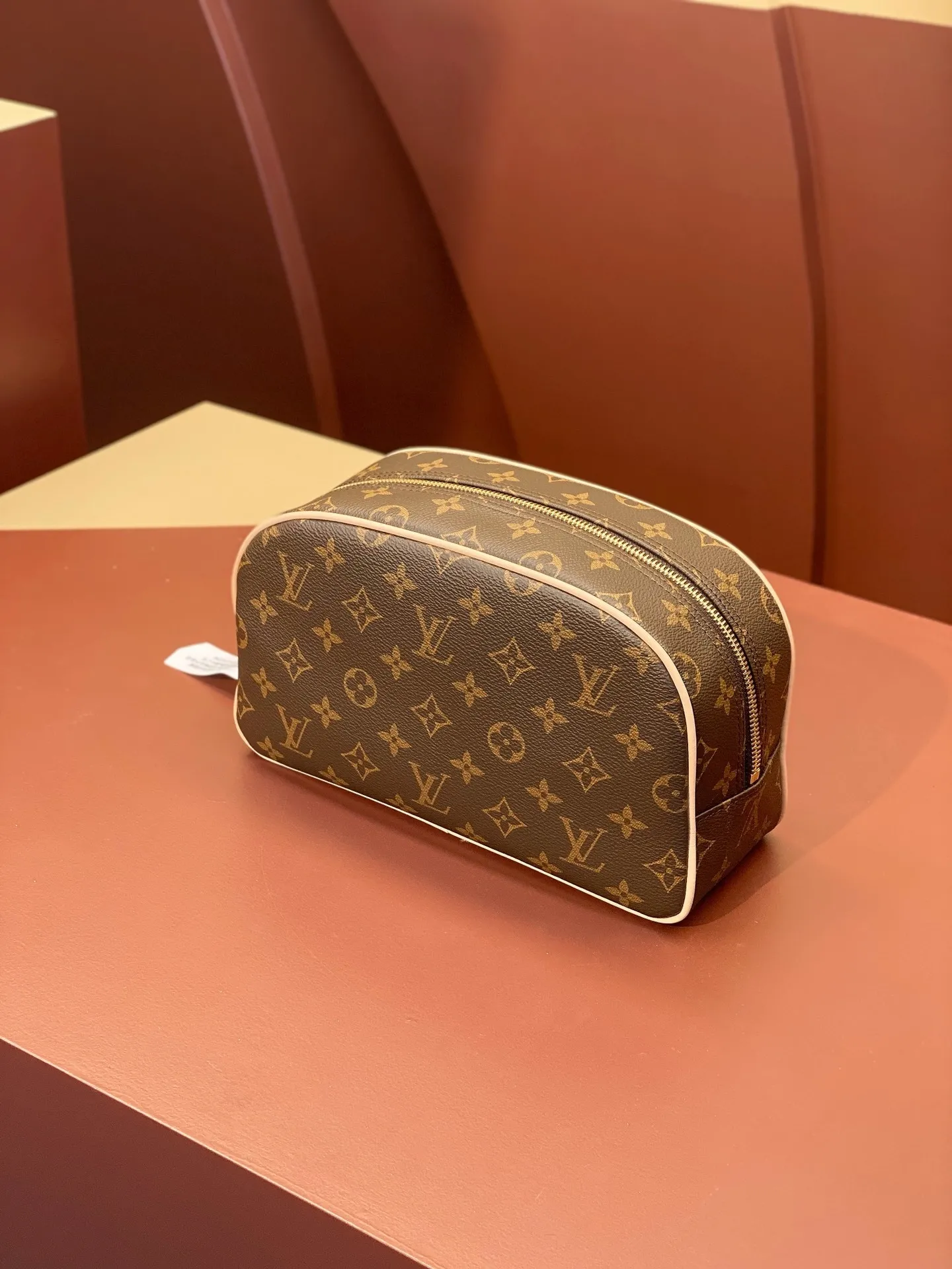 All categories Official website "Brand Women's Bags" Women's Bags 💙 LV 2025 new LV toiletry bag