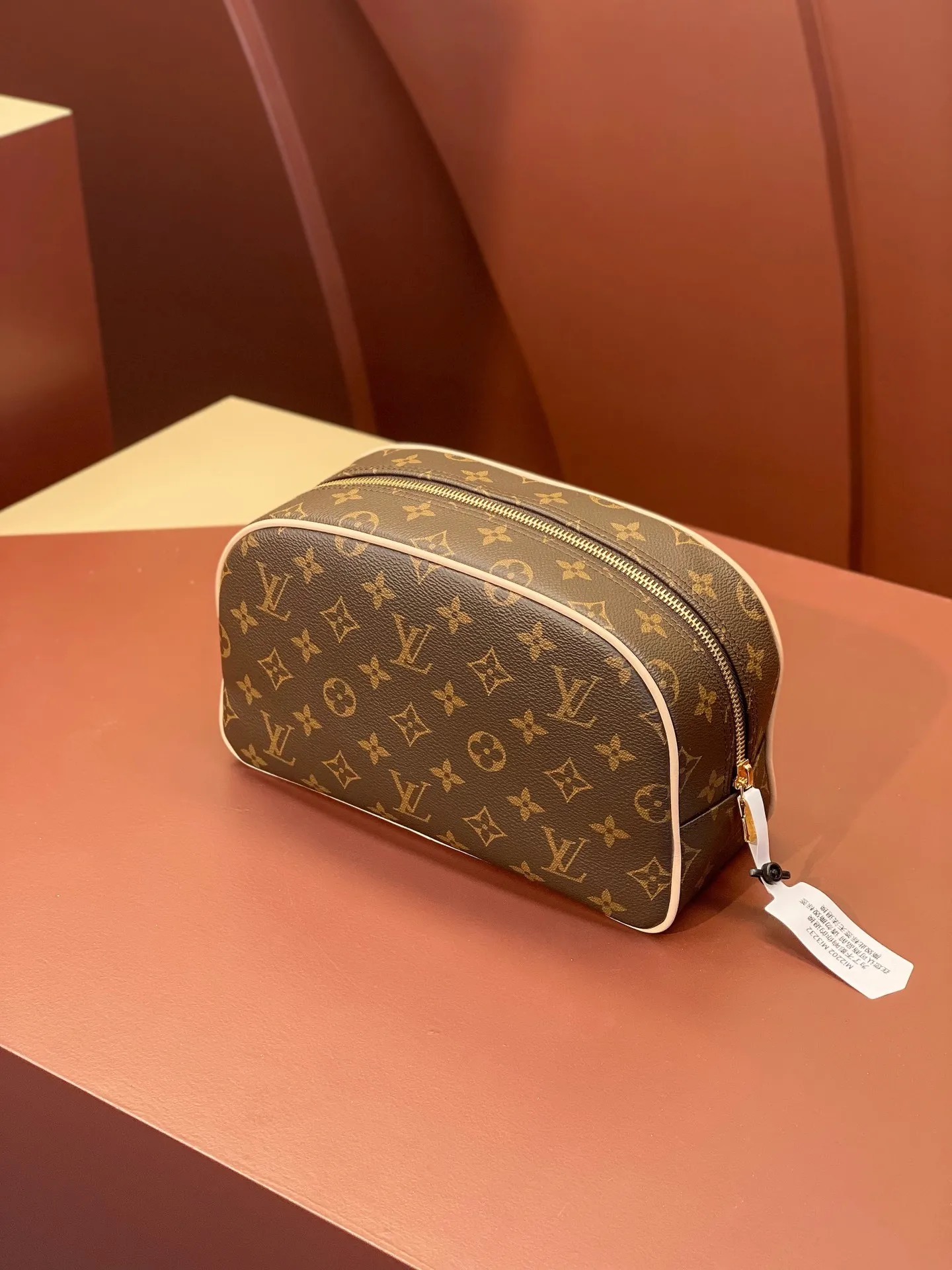 All categories Official website "Brand Women's Bags" Women's Bags 💙 LV 2025 new LV toiletry bag