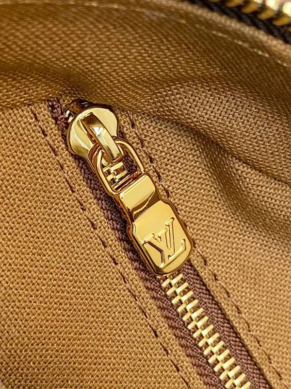 All categories Official website "Brand Women's Bags" Women's Bags 💙 LV 2025 new LV toiletry bag