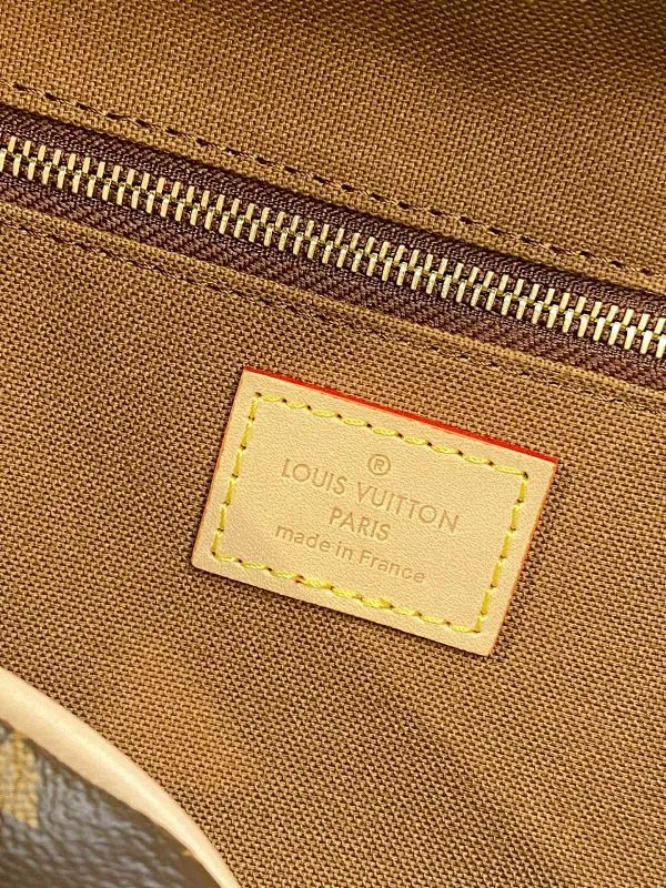All categories Official website "Brand Women's Bags" Women's Bags 💙 LV 2025 new LV toiletry bag
