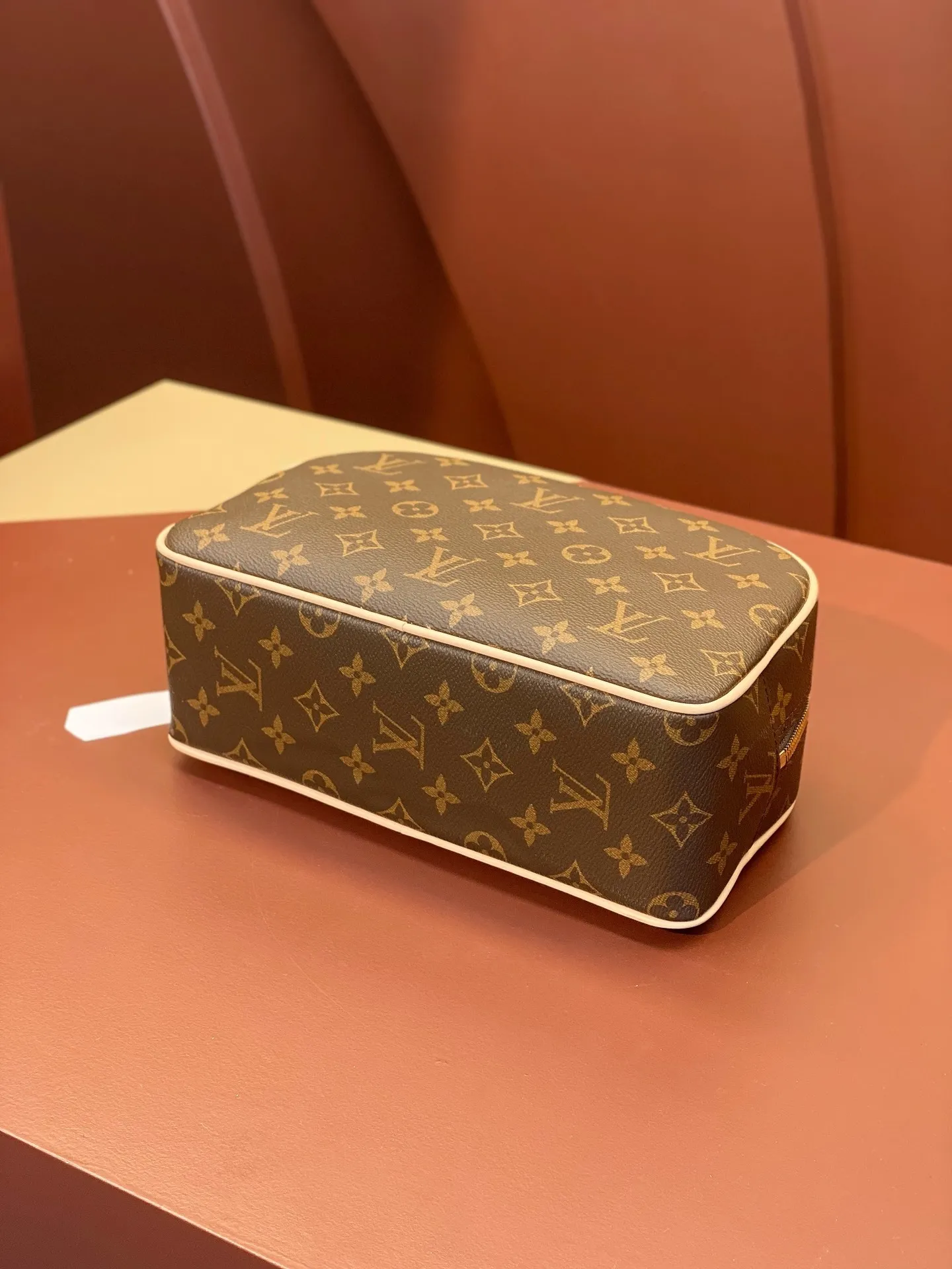 All categories Official website "Brand Women's Bags" Women's Bags 💙 LV 2025 new LV toiletry bag