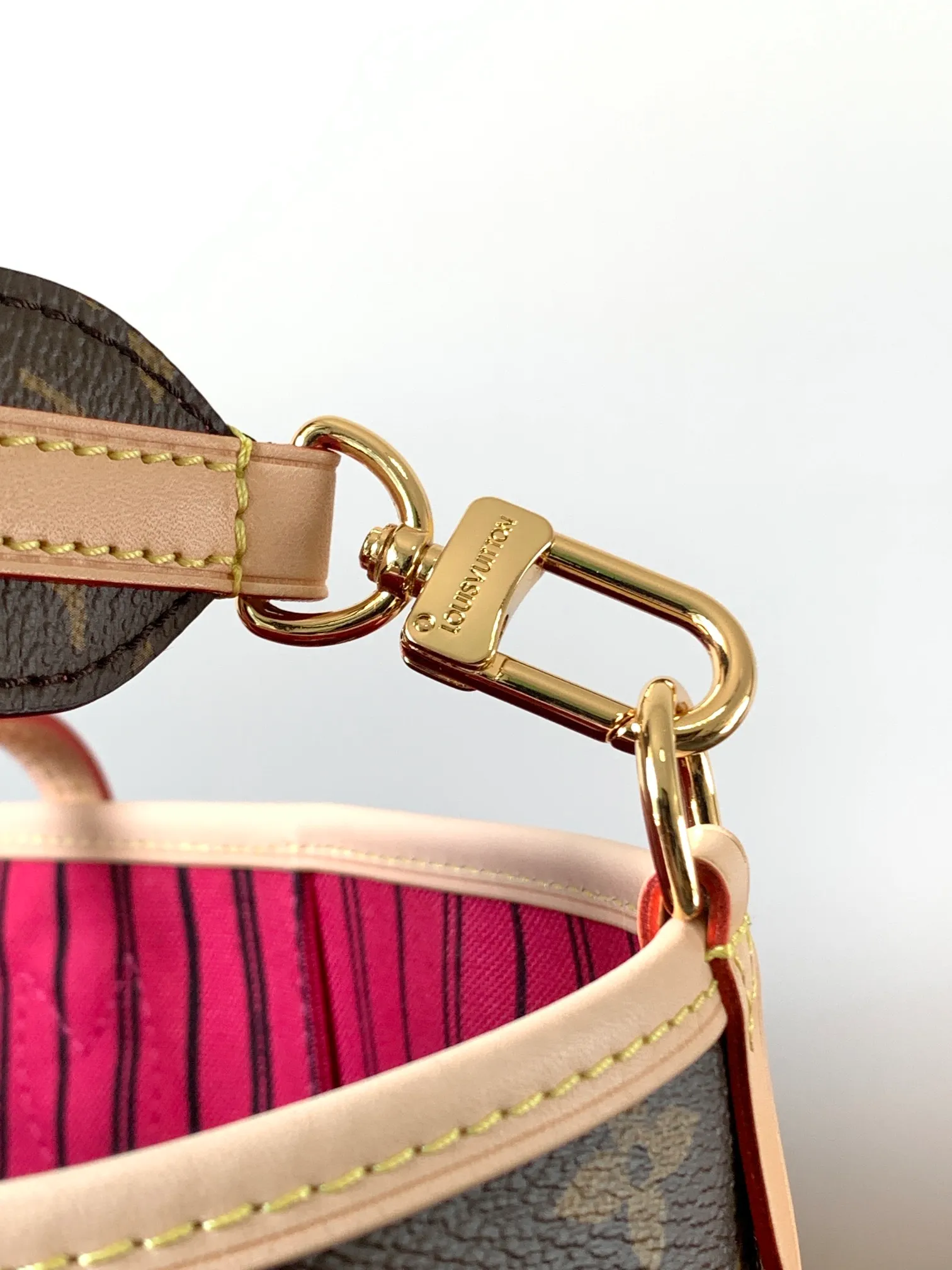 All categories Official website "Brand Women's Bags" Women's Bags 💙 LV 2026 new LV hand-held crossbody bag