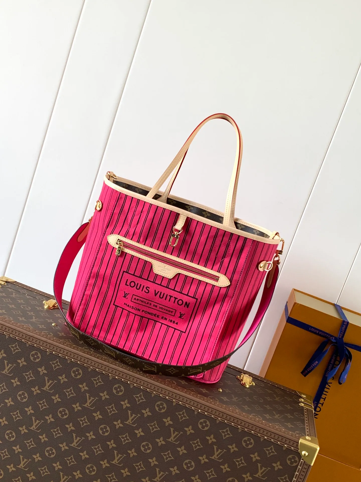 All categories Official website "Brand Women's Bags" Women's Bags 💙 LV 2026 new LV hand-held crossbody bag