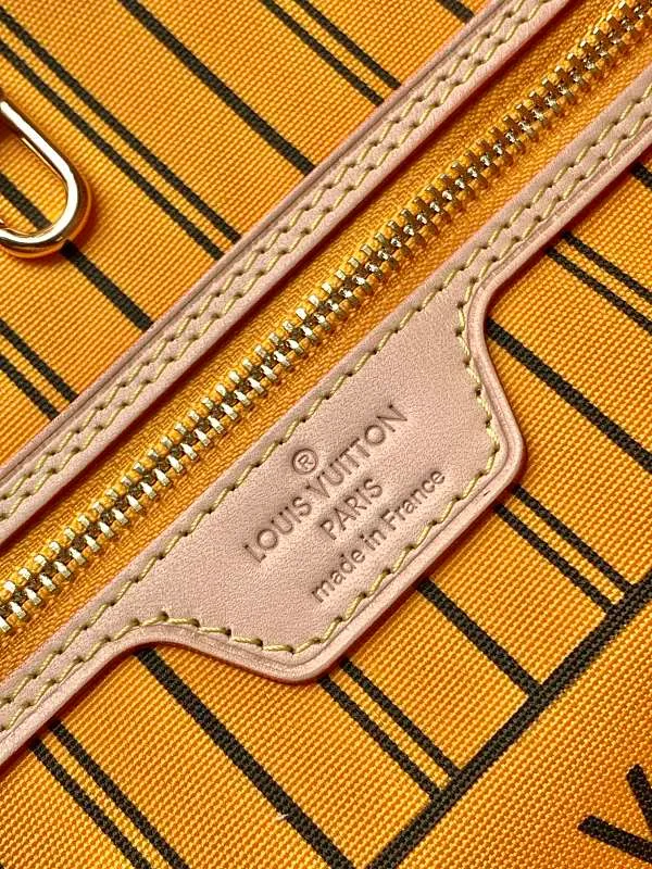 All categories Official website "Brand Women's Bags" Women's Bags 💙 LV 2026 new LV hand-held crossbody bag