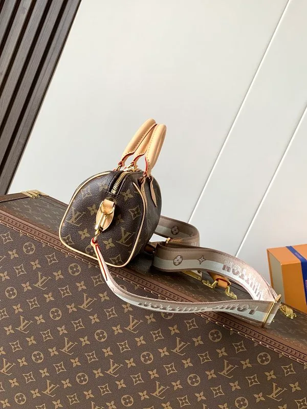 All Categories Official Website "Brand Women's Bags" Women's Bags 💙 LV 2026 New LV Crossbody Bag
