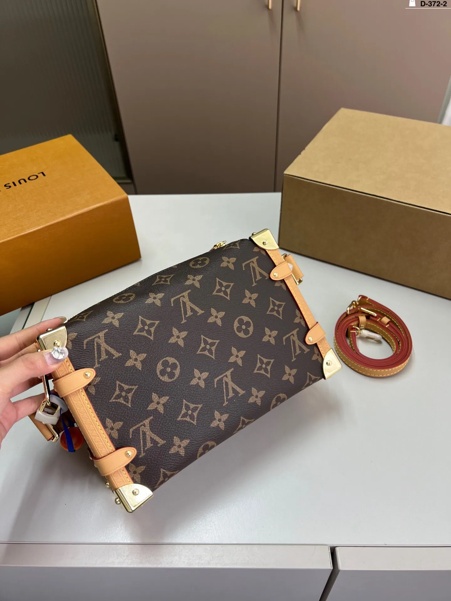 All categories Official website "Brand Women's Bags" Women's Bags 💙 LV 2025 new LV armpit bag