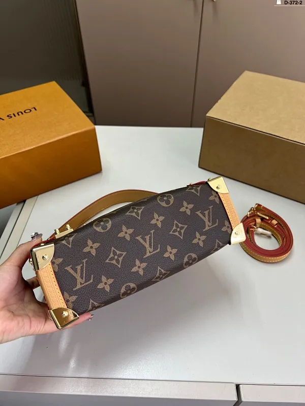 All categories Official website "Brand Women's Bags" Women's Bags 💙 LV 2025 new LV armpit bag