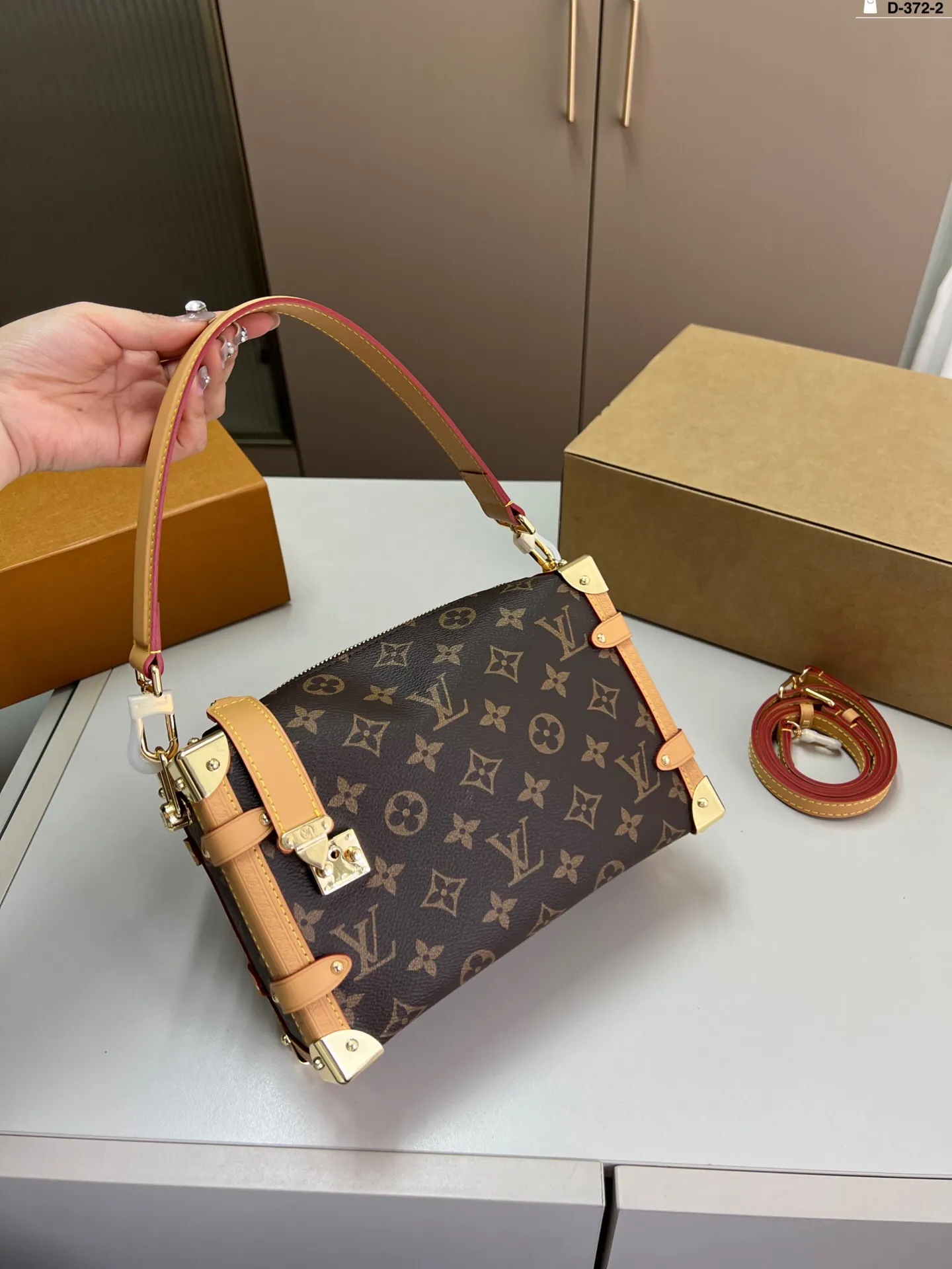 All categories Official website "Brand Women's Bags" Women's Bags 💙 LV 2025 new LV armpit bag