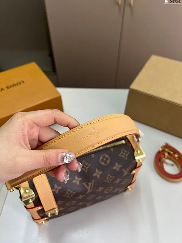 All categories Official website "Brand Women's Bags" Women's Bags 💙 LV 2025 new LV armpit bag