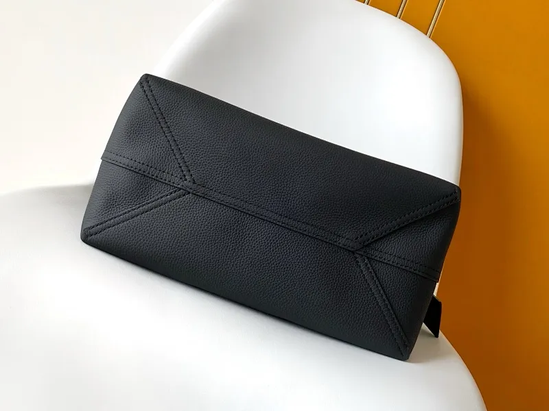All Categories Official Website "Brand Women's Bags" Women's Bags 💙 LV 2026 New LV Crossbody Bag