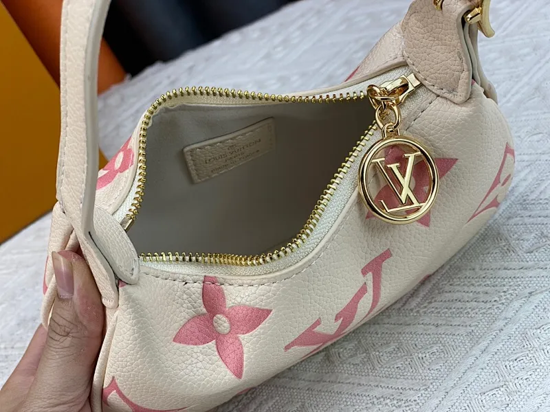 All Categories Official Website "Brand Women's Bags" Women's Bags 💙 LV 2023 New LV Underarm Bag