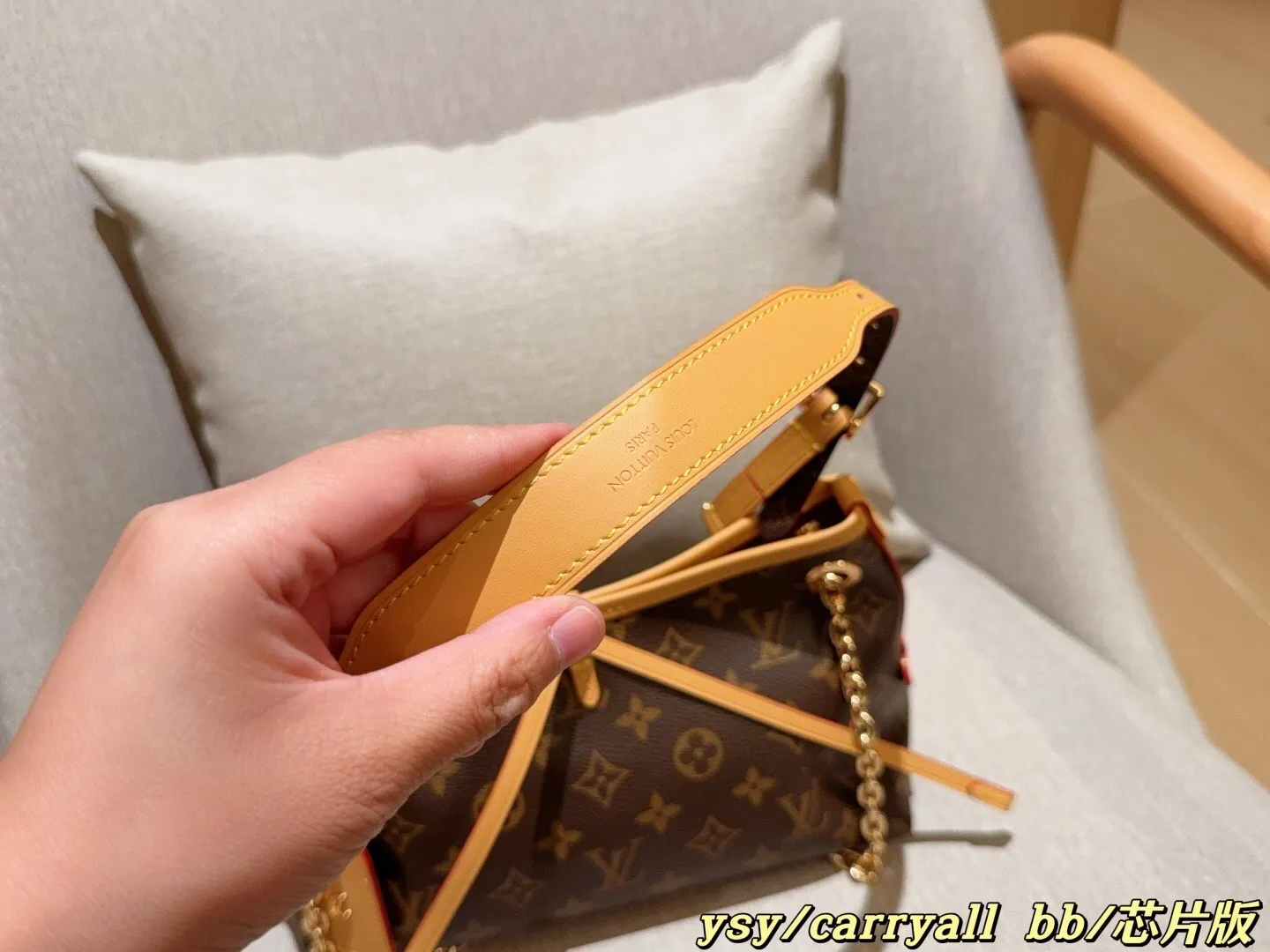 All categories Official website "Brand Women's Bags" Women's Bags 💙 LV 2025 new LV armpit bag