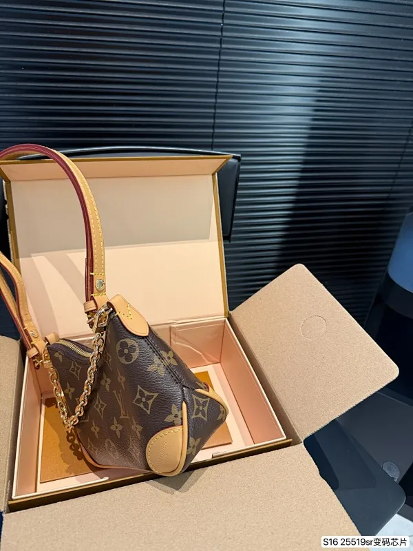 All categories Official website "Brand Women's Bags" Women's Bags 💙 LV 2025 new LV armpit bag