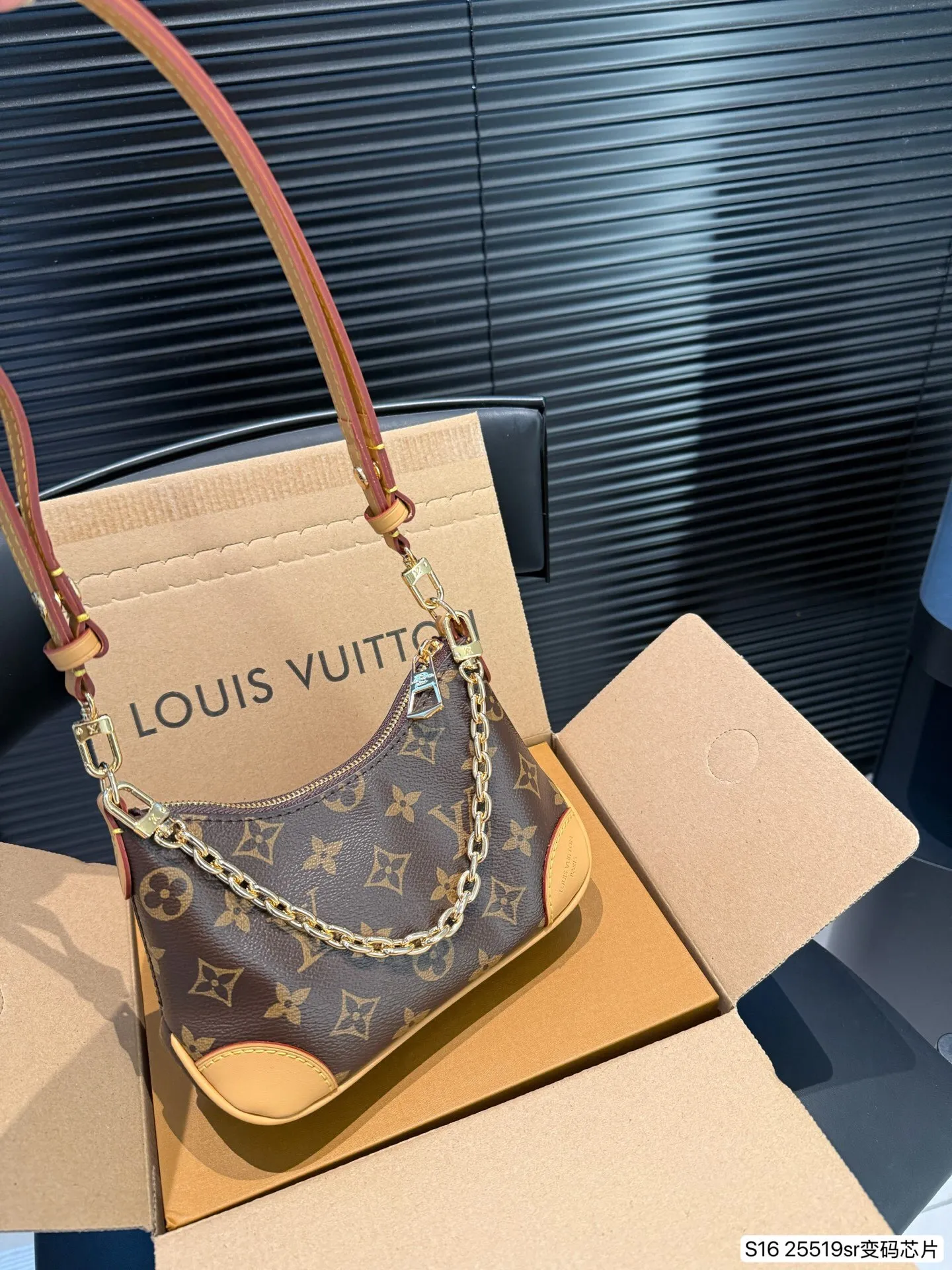 All categories Official website "Brand Women's Bags" Women's Bags 💙 LV 2025 new LV armpit bag
