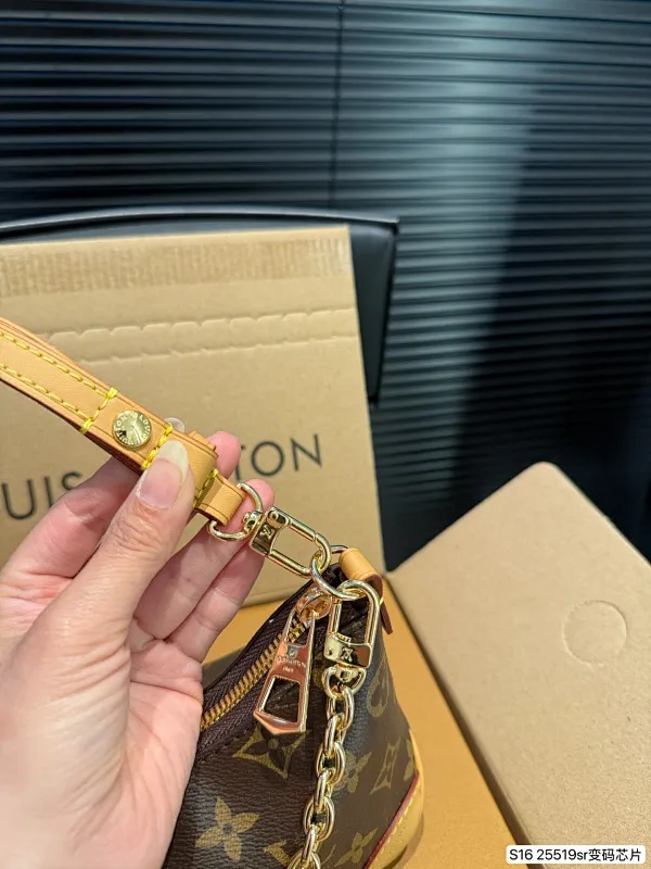 All categories Official website "Brand Women's Bags" Women's Bags 💙 LV 2025 new LV armpit bag