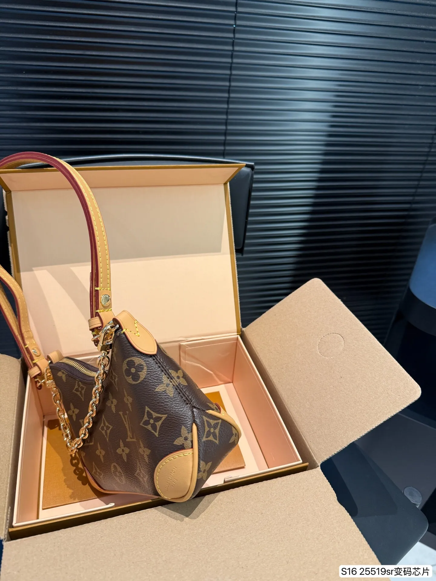 All categories Official website "Brand Women's Bags" Women's Bags 💙 LV 2025 new LV armpit bag