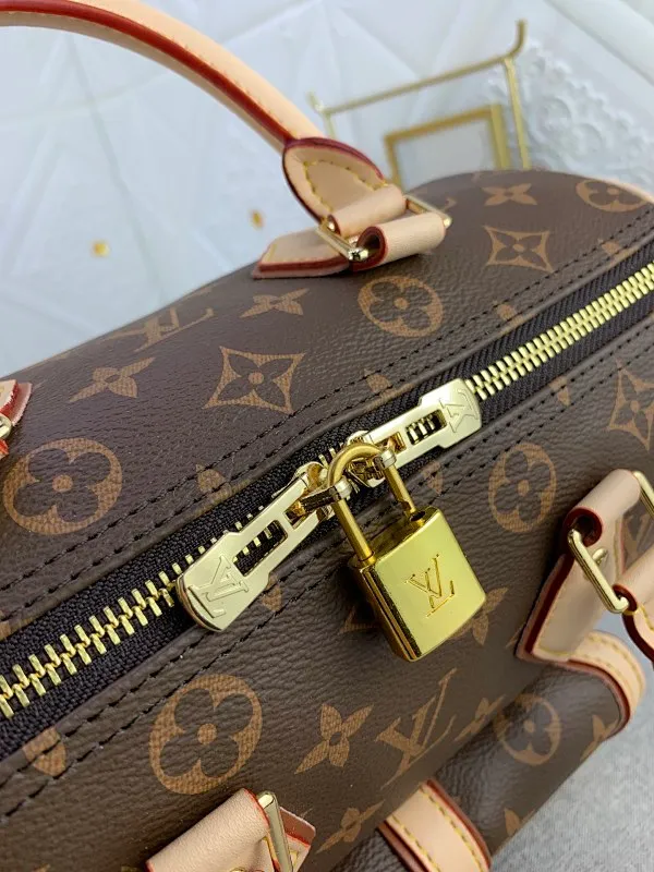 All Categories Official Website "Brand Women's Bags" Women's Bags 💙 LV (new silk screen pillow bag) The compact SPEEDY BANDOULIÈRE 25 handbag reshapes its elegant silhouette, outer pockets and gold buckles. The miniature monogram pattern and leather trim on the canvas evoke the House's historical design codes, as does the rolled leather handle and engraved padlock. an adjustable and