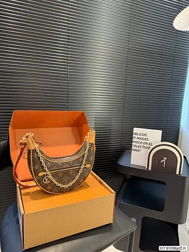 All categories Official website "Brand Women's Bags" Women's Bags 💙 LV 2025 new LV armpit bag