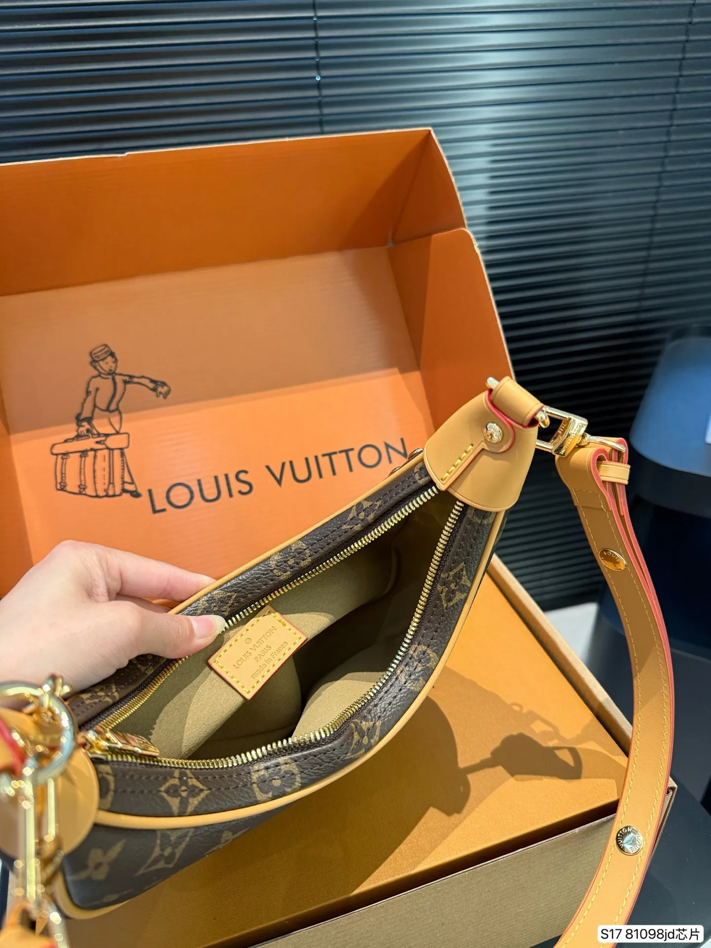 All categories Official website "Brand Women's Bags" Women's Bags 💙 LV 2025 new LV armpit bag