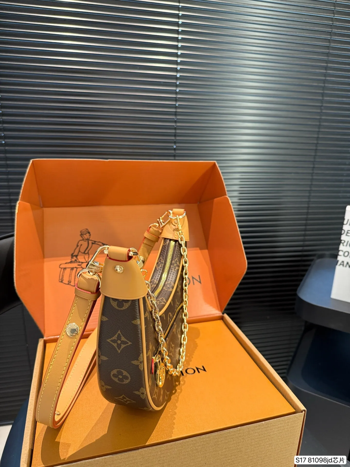 All categories Official website "Brand Women's Bags" Women's Bags 💙 LV 2025 new LV armpit bag