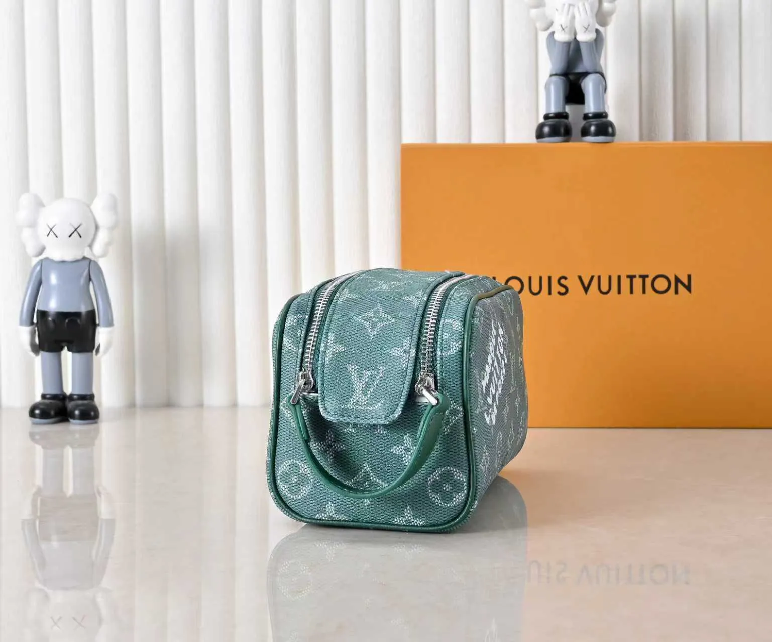 All categories Official website "Brand Women's Bags" Women's Bags 💙 LV 2026 new LV toiletry bag