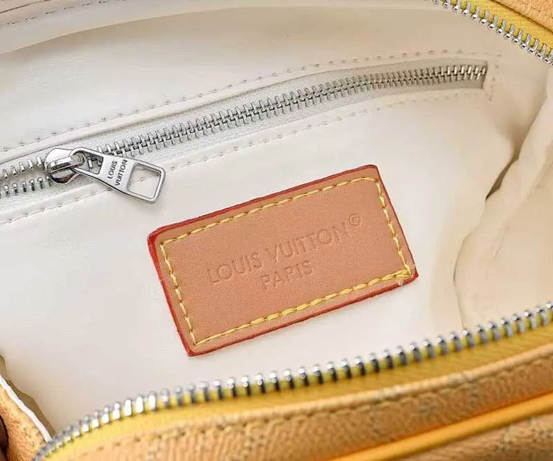 All categories Official website "Brand Women's Bags" Women's Bags 💙 LV 2026 new LV toiletry bag