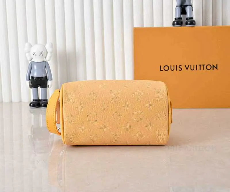 All categories Official website "Brand Women's Bags" Women's Bags 💙 LV 2026 new LV toiletry bag