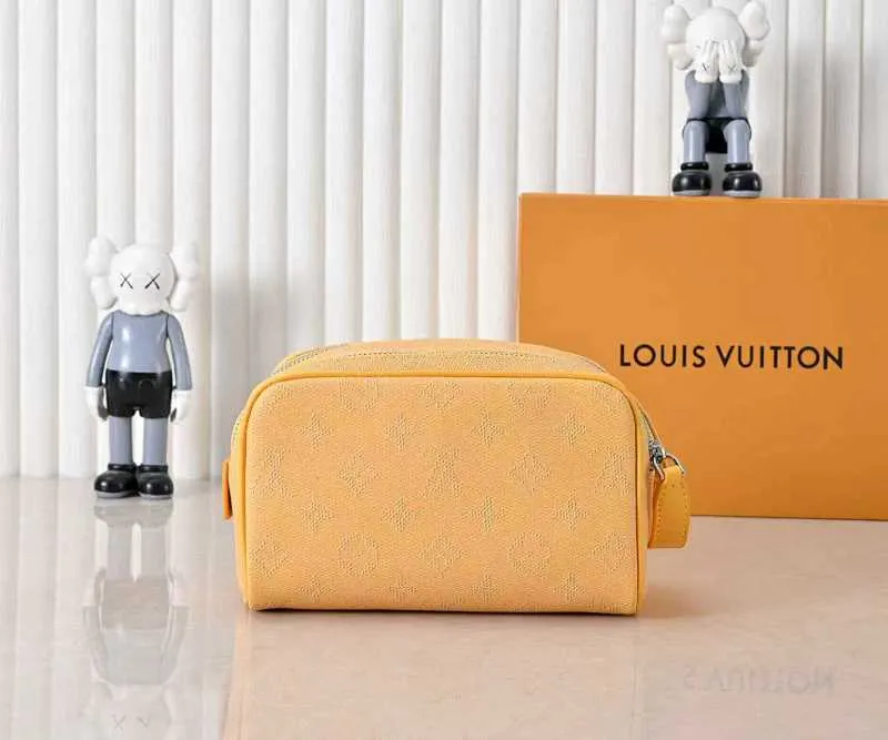 All categories Official website "Brand Women's Bags" Women's Bags 💙 LV 2026 new LV toiletry bag