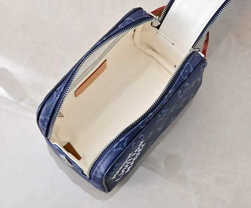 All categories Official website "Brand Women's Bags" Women's Bags 💙 LV 2026 new LV toiletry bag