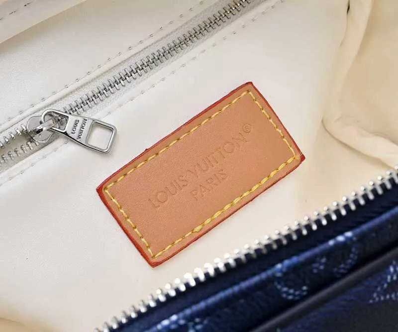 All categories Official website "Brand Women's Bags" Women's Bags 💙 LV 2026 new LV toiletry bag