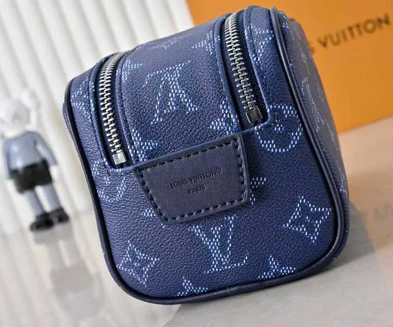 All categories Official website "Brand Women's Bags" Women's Bags 💙 LV 2026 new LV toiletry bag