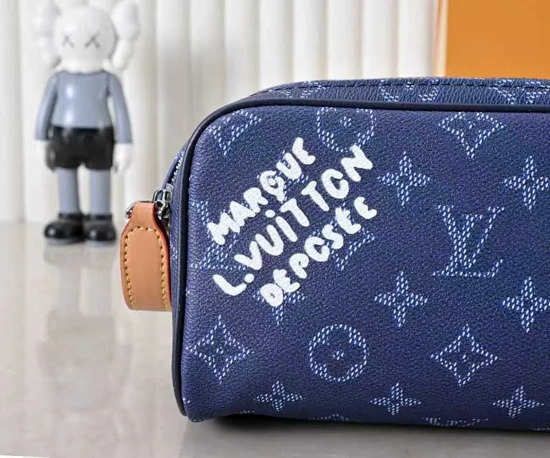 All categories Official website "Brand Women's Bags" Women's Bags 💙 LV 2026 new LV toiletry bag