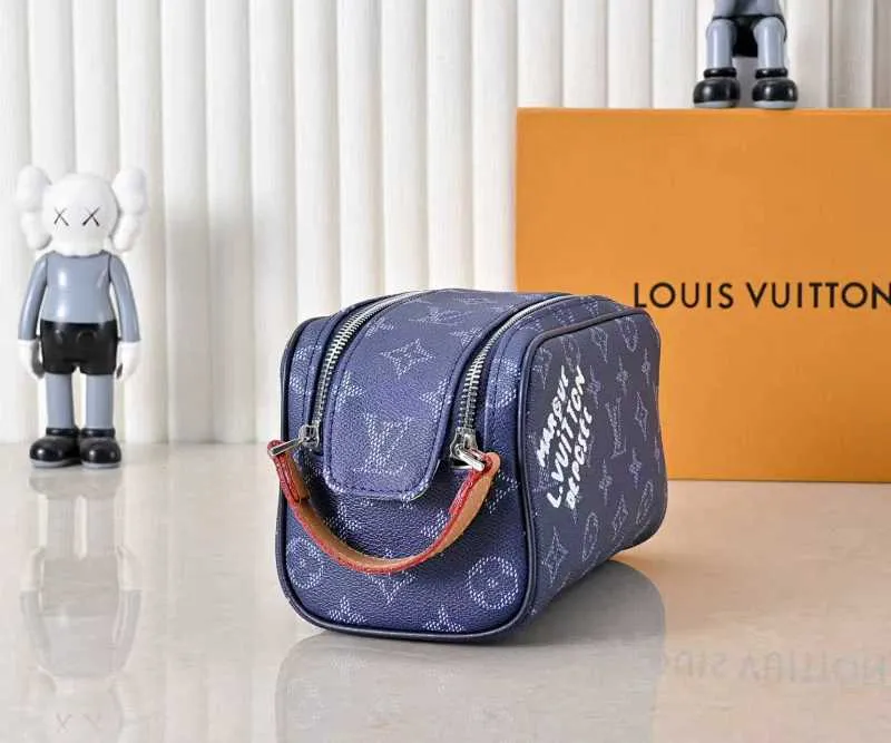 All categories Official website "Brand Women's Bags" Women's Bags 💙 LV 2026 new LV toiletry bag