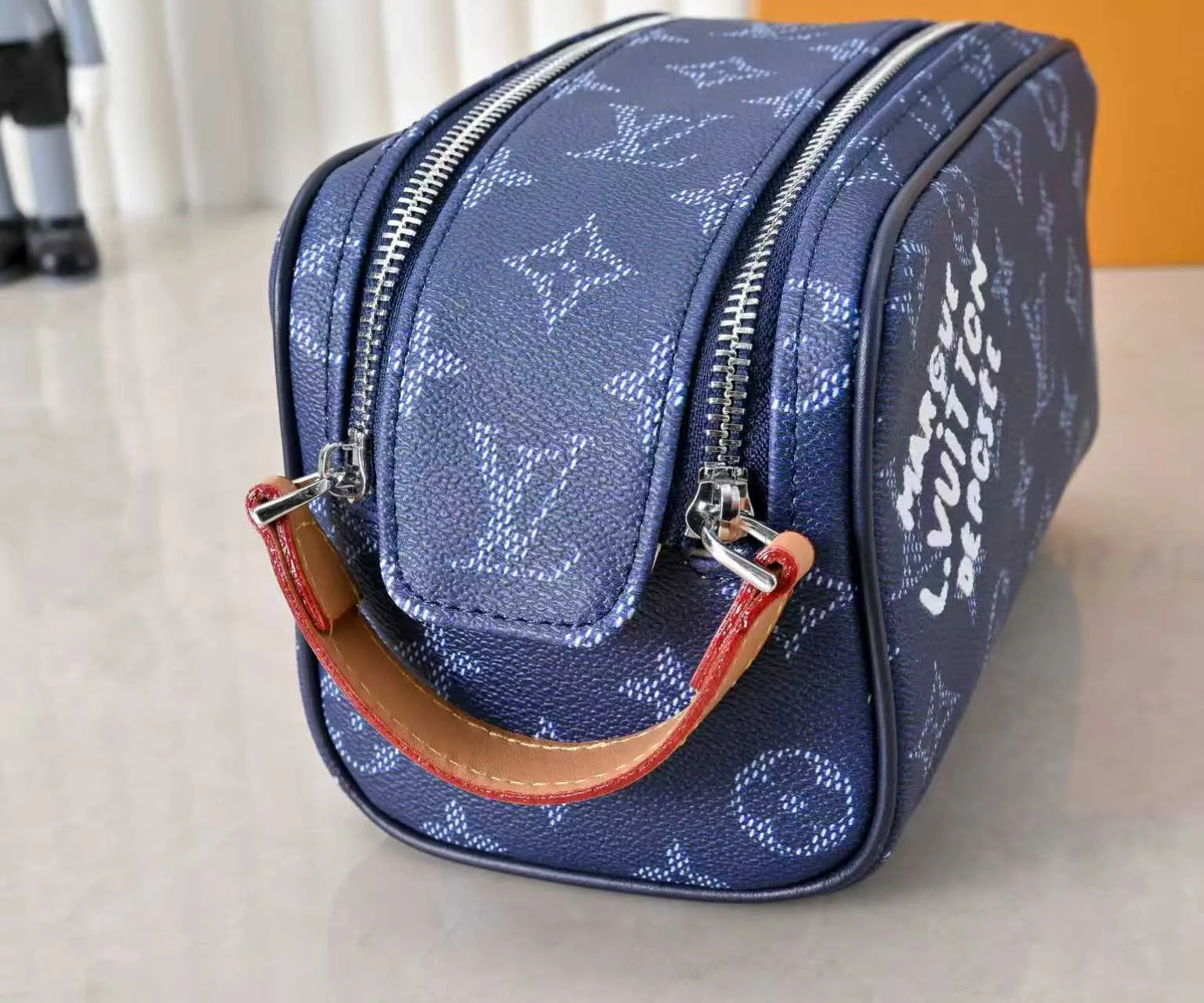 All categories Official website "Brand Women's Bags" Women's Bags 💙 LV 2026 new LV toiletry bag
