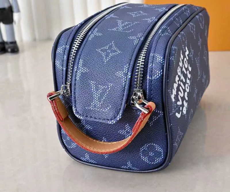 All categories Official website "Brand Women's Bags" Women's Bags 💙 LV 2026 new LV toiletry bag