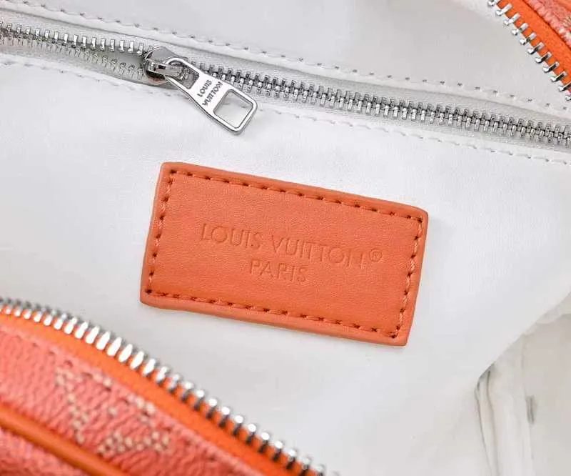 All categories Official website "Brand Women's Bags" Women's Bags 💙 LV 2026 new LV toiletry bag