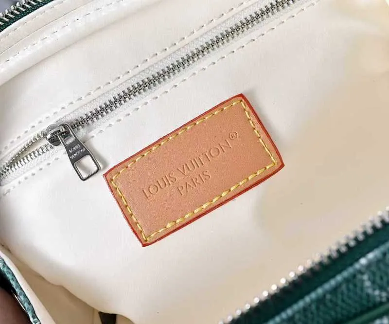 All categories Official website "Brand Women's Bags" Women's Bags 💙 LV 2026 new LV toiletry bag
