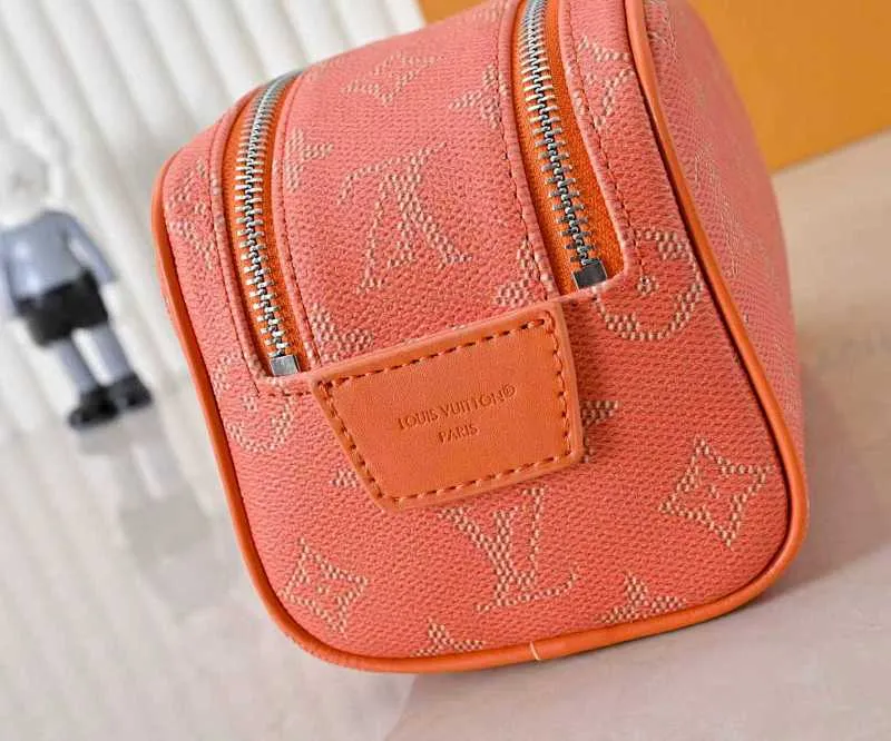 All categories Official website "Brand Women's Bags" Women's Bags 💙 LV 2026 new LV toiletry bag
