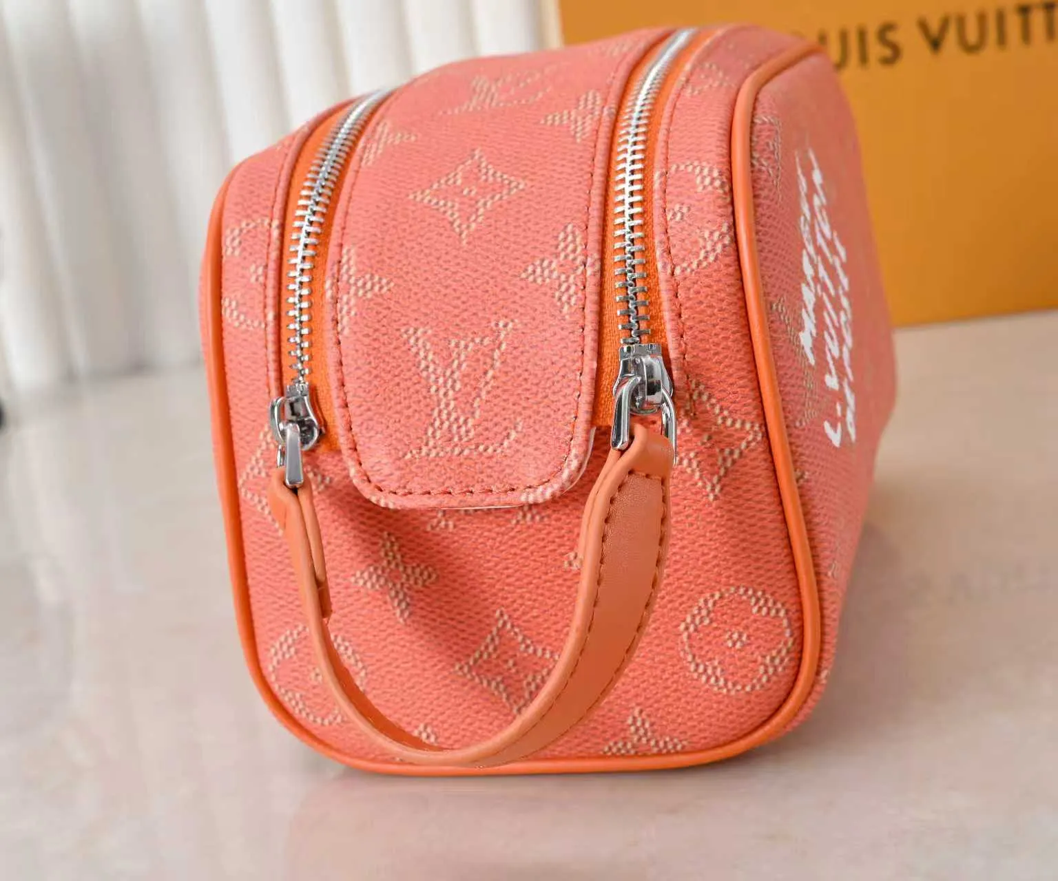 All categories Official website "Brand Women's Bags" Women's Bags 💙 LV 2026 new LV toiletry bag