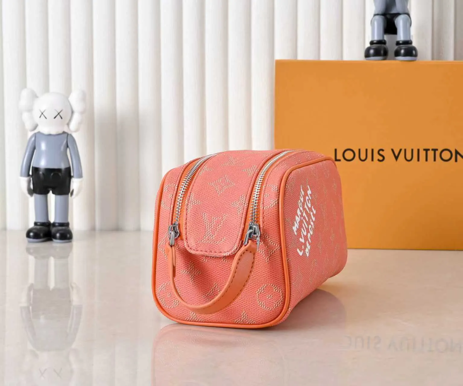 All categories Official website "Brand Women's Bags" Women's Bags 💙 LV 2026 new LV toiletry bag
