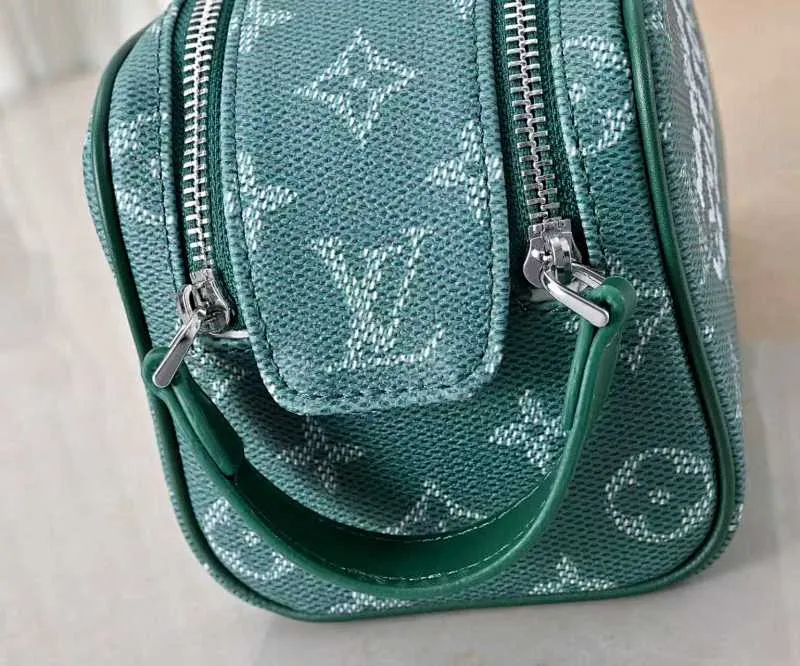 All categories Official website "Brand Women's Bags" Women's Bags 💙 LV 2026 new LV toiletry bag