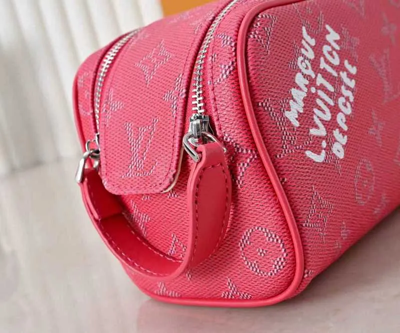 All categories Official website "Brand Women's Bags" Women's Bags 💙 LV 2026 new LV toiletry bag