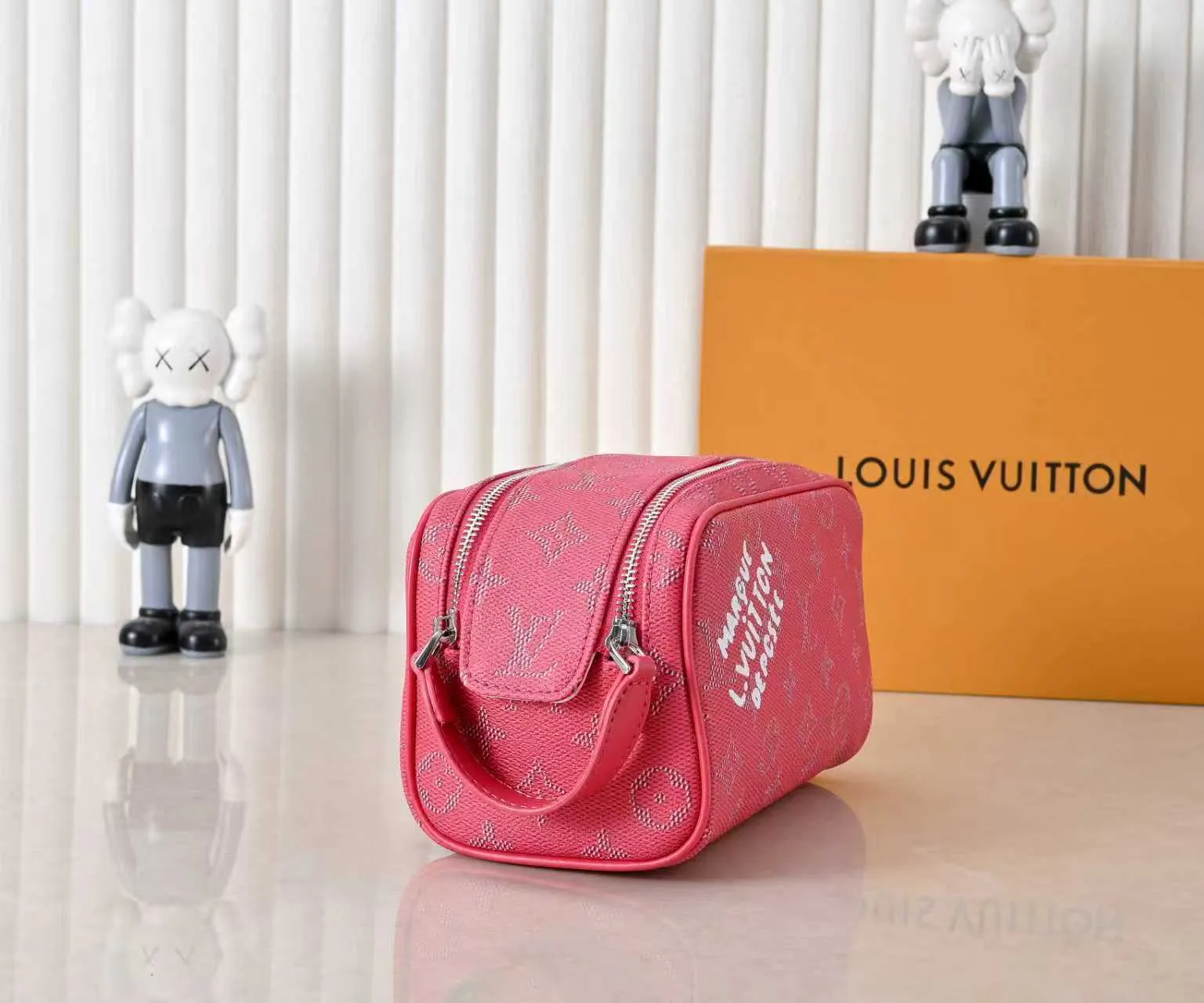 All categories Official website "Brand Women's Bags" Women's Bags 💙 LV 2026 new LV toiletry bag