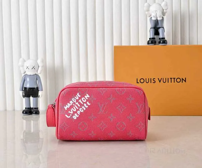 All categories Official website "Brand Women's Bags" Women's Bags 💙 LV 2026 new LV toiletry bag