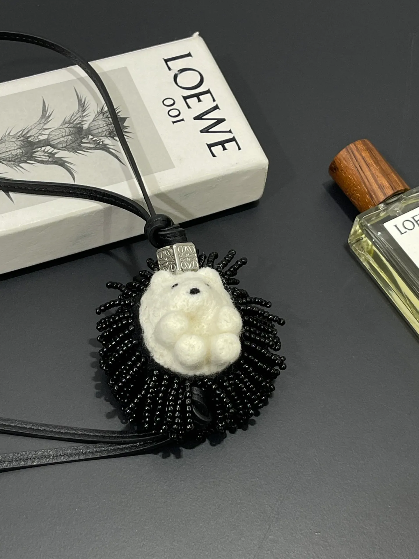 The hedgehog felt pendant is made of felt material and is purely handmade, which is time-consuming and labor-intensive. It can be matched with any bag and is extremely versatile. ⚠️Note: Each one is unique and cannot be guaranteed to be exactly the same. Please do not disturb perfectionists.