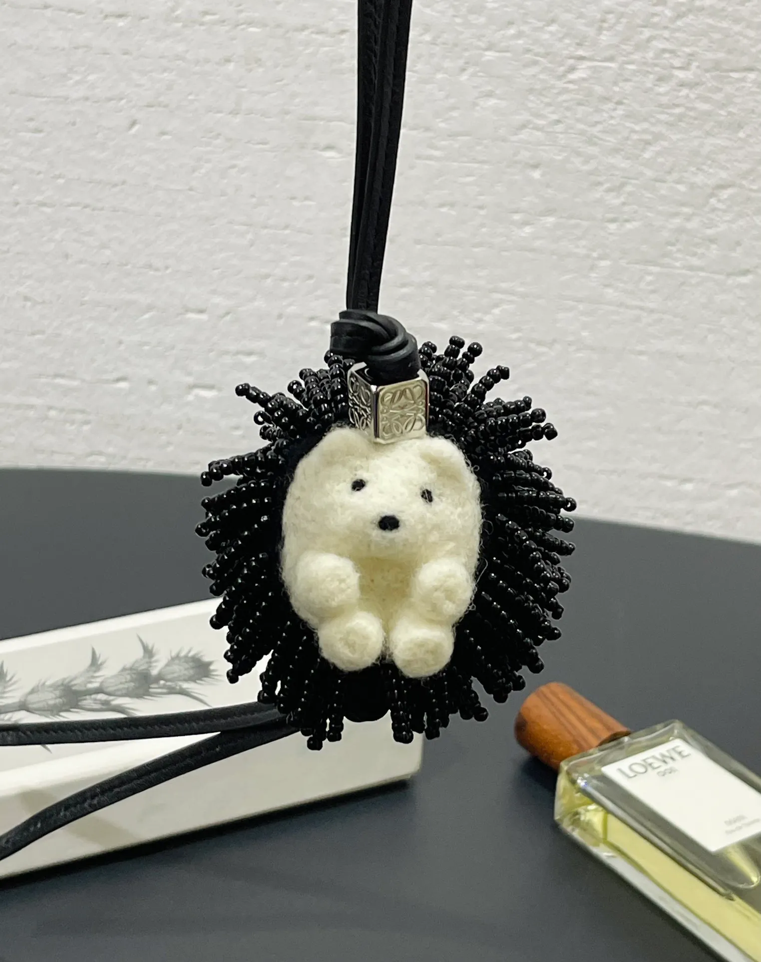 The hedgehog felt pendant is made of felt material and is purely handmade, which is time-consuming and labor-intensive. It can be matched with any bag and is extremely versatile. ⚠️Note: Each one is unique and cannot be guaranteed to be exactly the same. Please do not disturb perfectionists.