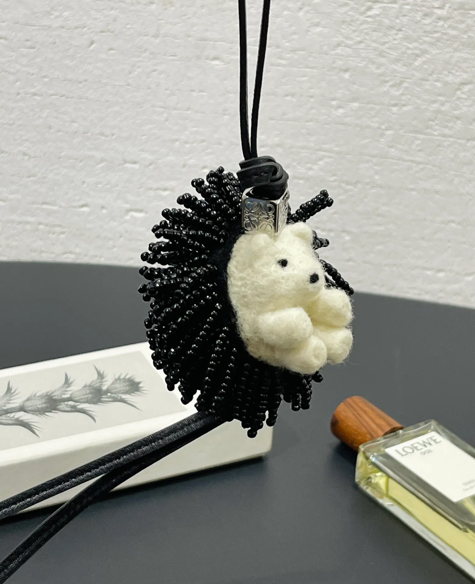 The hedgehog felt pendant is made of felt material and is purely handmade, which is time-consuming and labor-intensive. It can be matched with any bag and is extremely versatile. ⚠️Note: Each one is unique and cannot be guaranteed to be exactly the same. Please do not disturb perfectionists.