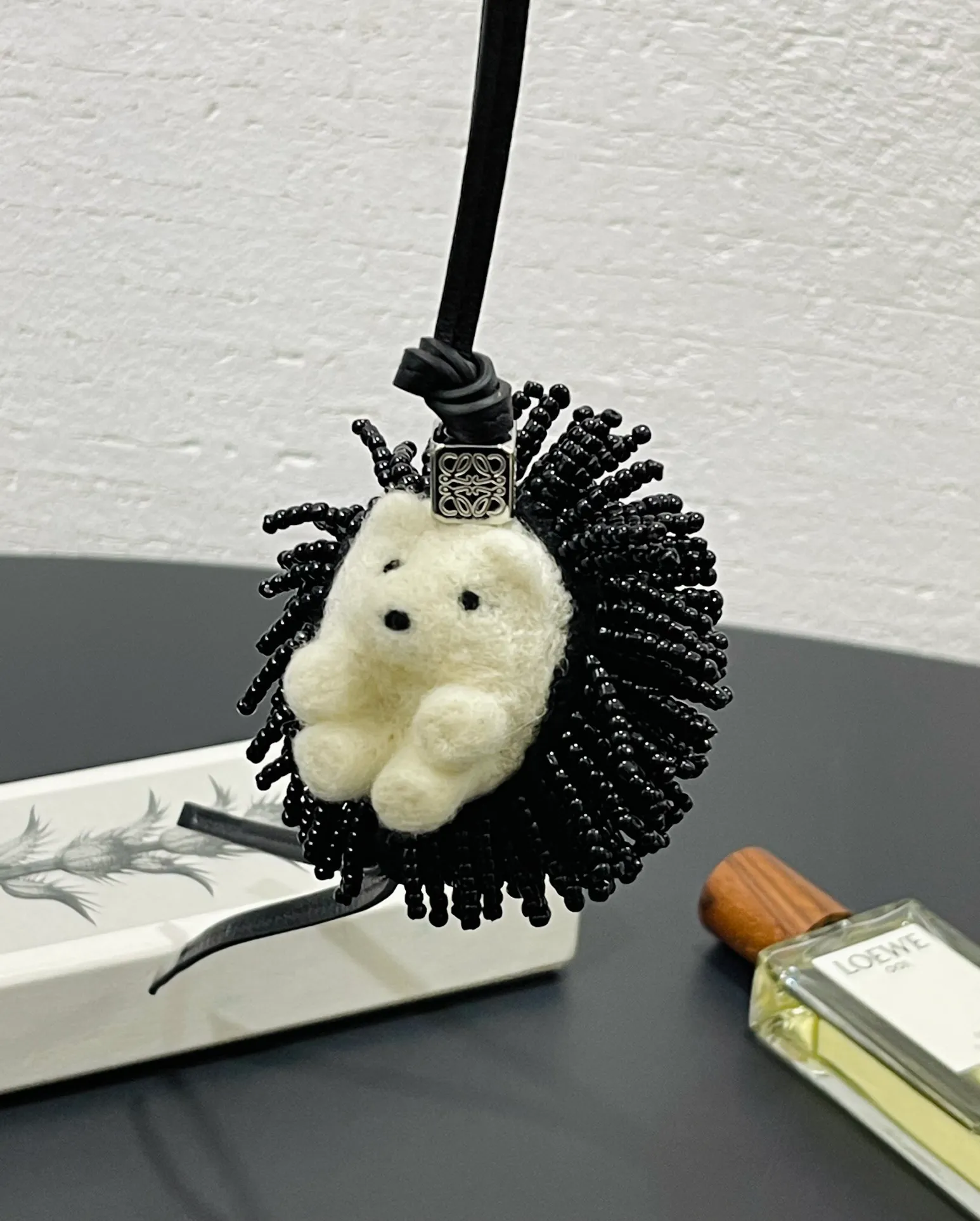 The hedgehog felt pendant is made of felt material and is purely handmade, which is time-consuming and labor-intensive. It can be matched with any bag and is extremely versatile. ⚠️Note: Each one is unique and cannot be guaranteed to be exactly the same. Please do not disturb perfectionists.